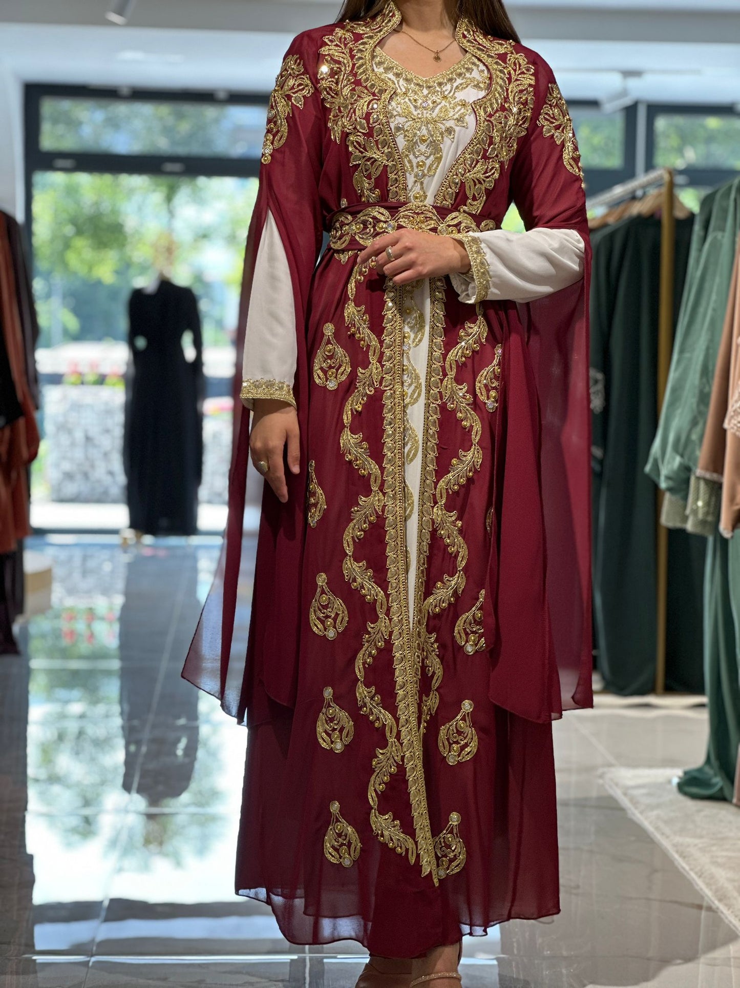 Bordo Kaftan sa Zlatnim Vezom