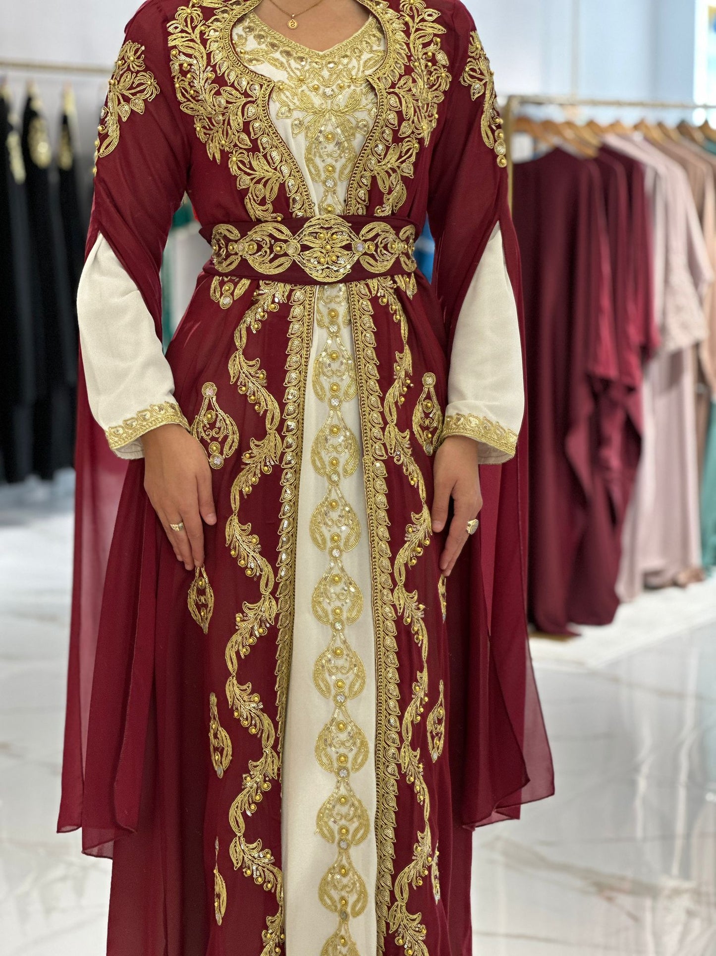 Bordo Kaftan sa Zlatnim Vezom